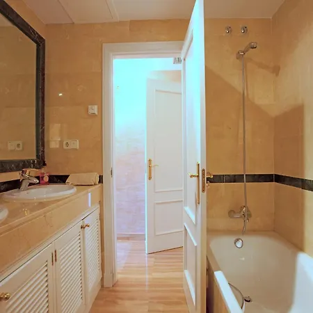 Apartment In Near Sandy